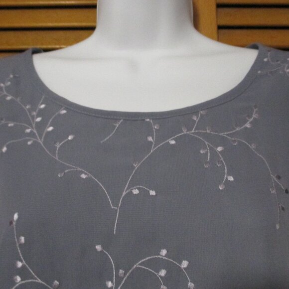 Krazy Kat top gray & light gray embroidered feminine top like new size XL - Picture 4 of 8